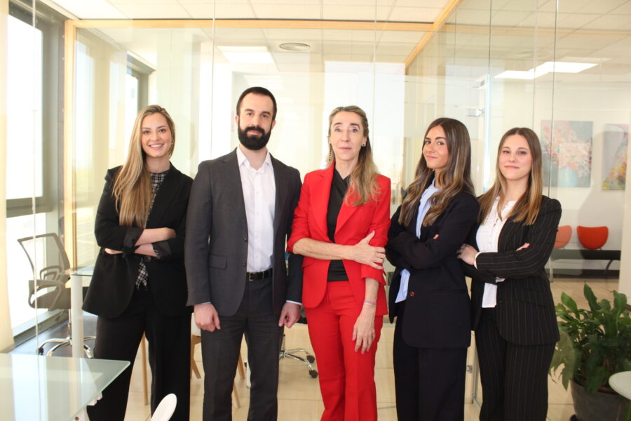 Foto de Ainos Abogados Madrid - Tu Familia, Tu Casa y Tu Coche en Madrid - Imagen 6