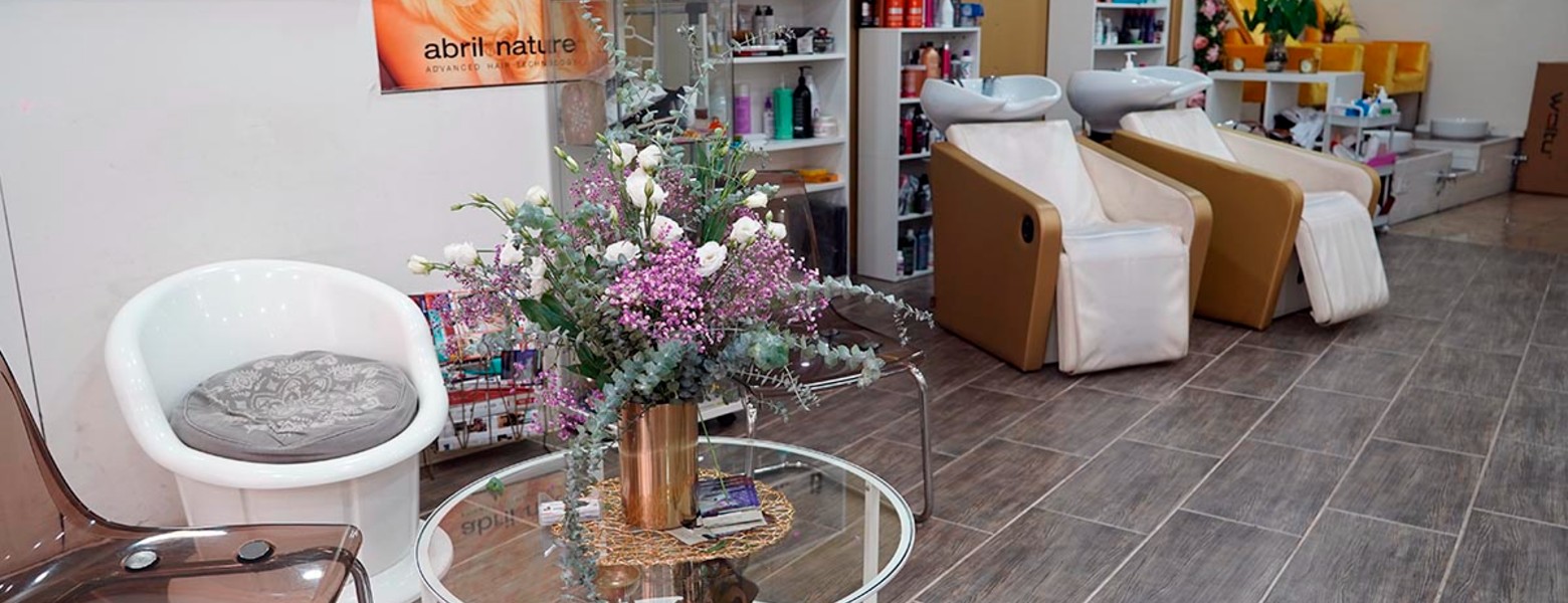 Foto de Iluminación Peluqueria Unisex en Figueres - Imagen 4
