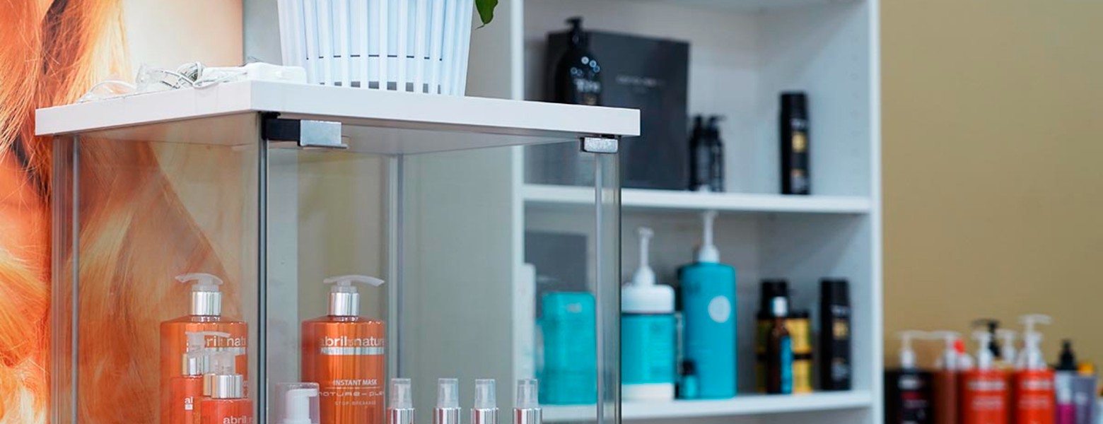 Foto de Iluminación Peluqueria Unisex en Figueres - Imagen 3