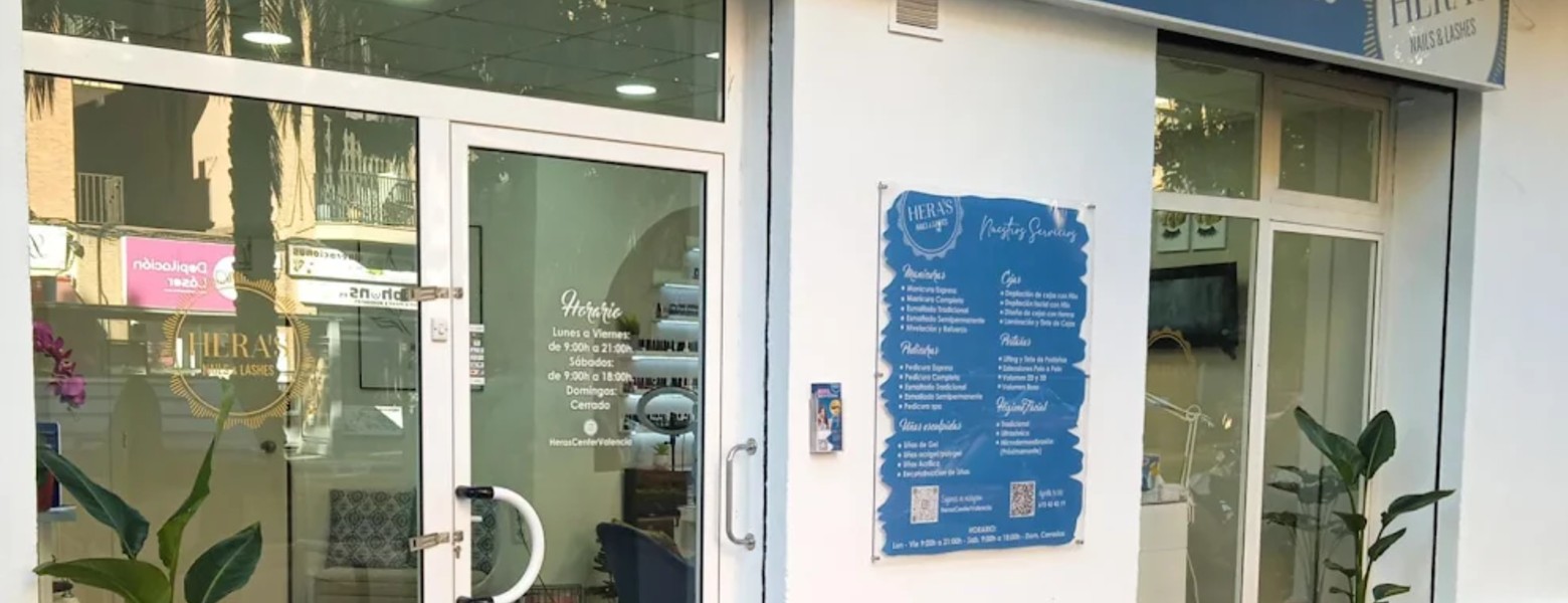 Foto de HERA’S Nails & Lashes - Uñas, cejas y micropigmentación Valencia en Valencia - Imagen 1