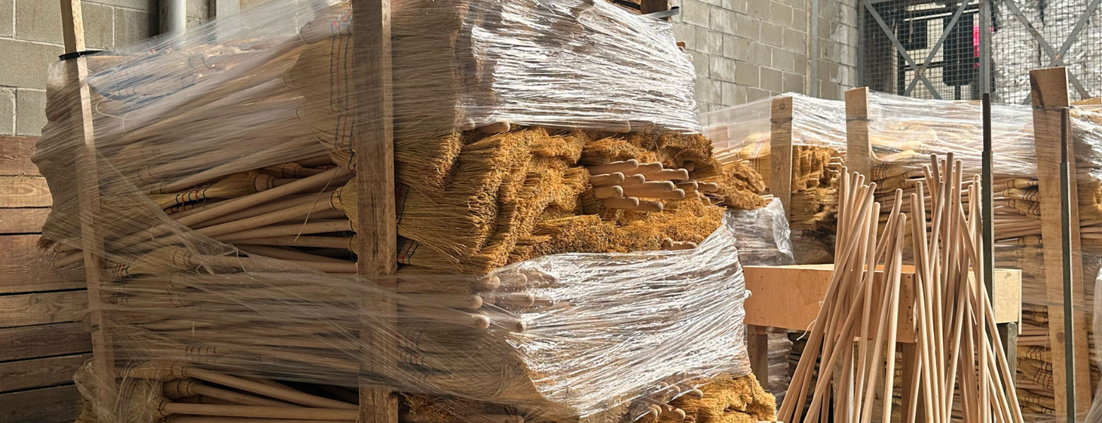 Foto de Fèlix Giralt fábrica de escobas en Sant Pere Molanta - Imagen 6