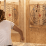 The Axe Club – Axe throwing en Barcelona - Distribuidor de cerveza en Barcelona