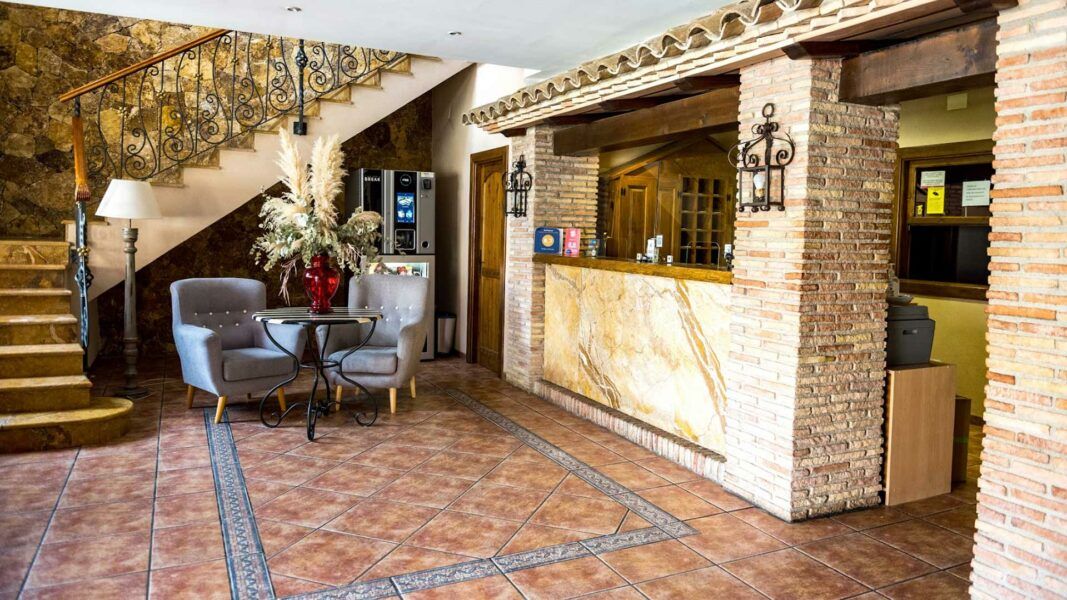 hostal la posada torrellano alicante recepcion