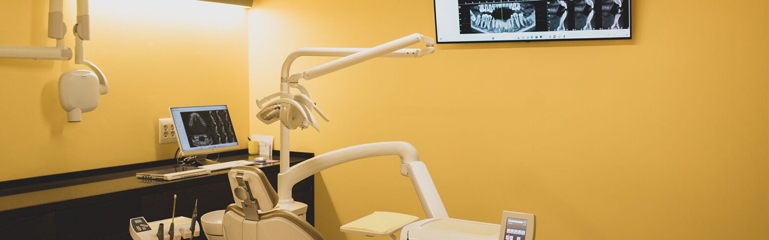 Foto de Clínica dental Clara Santos en Torrelavega - Imagen 1