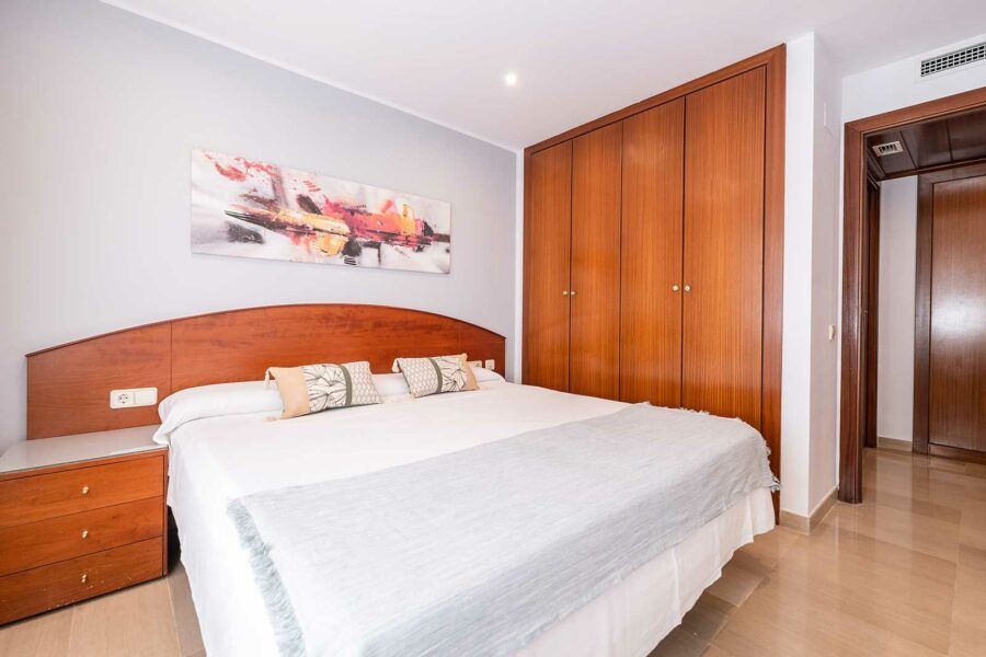 apartamentos napols alojamientos apartamentos barcelona dos habitaciones terraza cama matrimonio armario